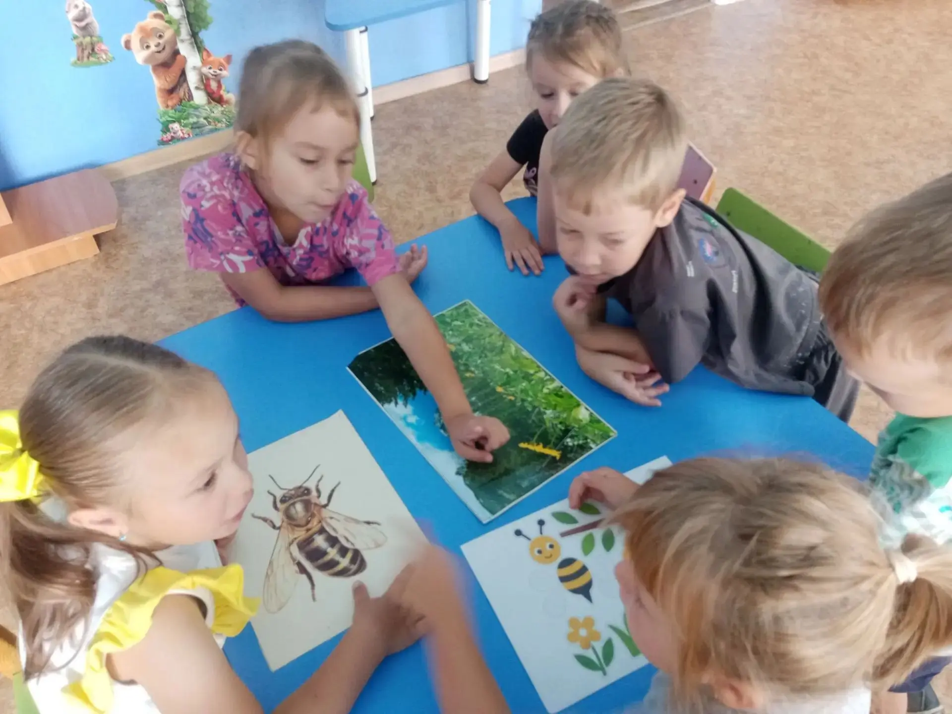 Сегодня в группе "Сказка " дети познакомились с русским народным праздником "Медовый Сп...