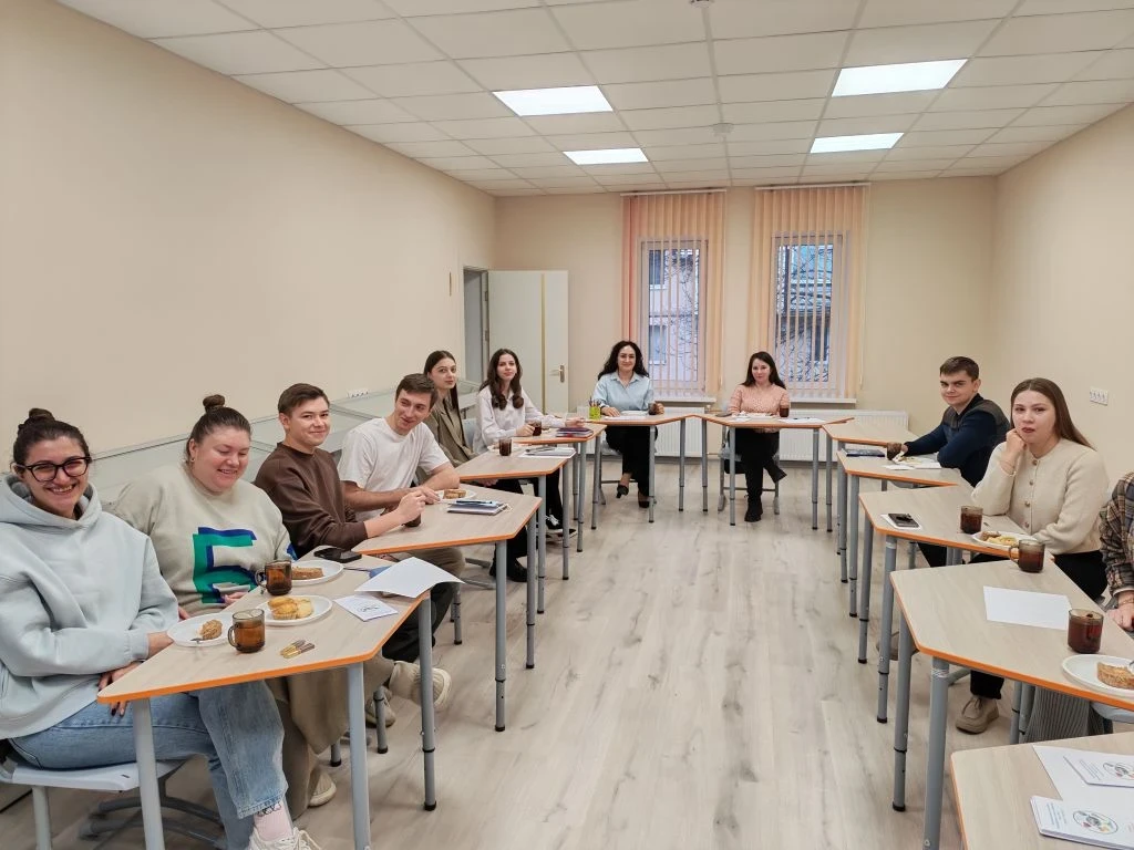 Мероприятия по адаптации молодых педагогов играют ключевую роль в профессиональном развитии начинающ