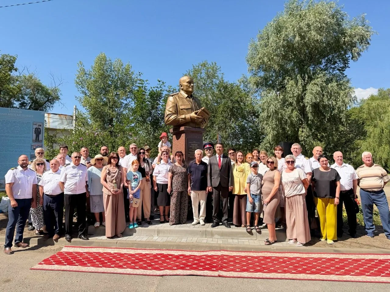 Казаки отдали честь легендарному руководителю дона