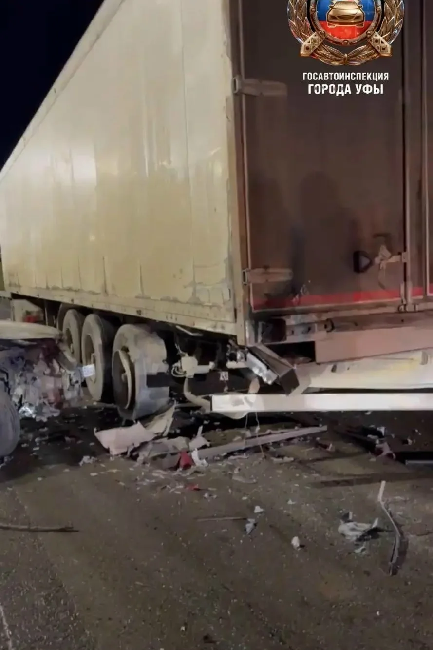 На трассе Уфа — Оренбург столкнулись два автомобиля. Авария произошла около девяти часо...
