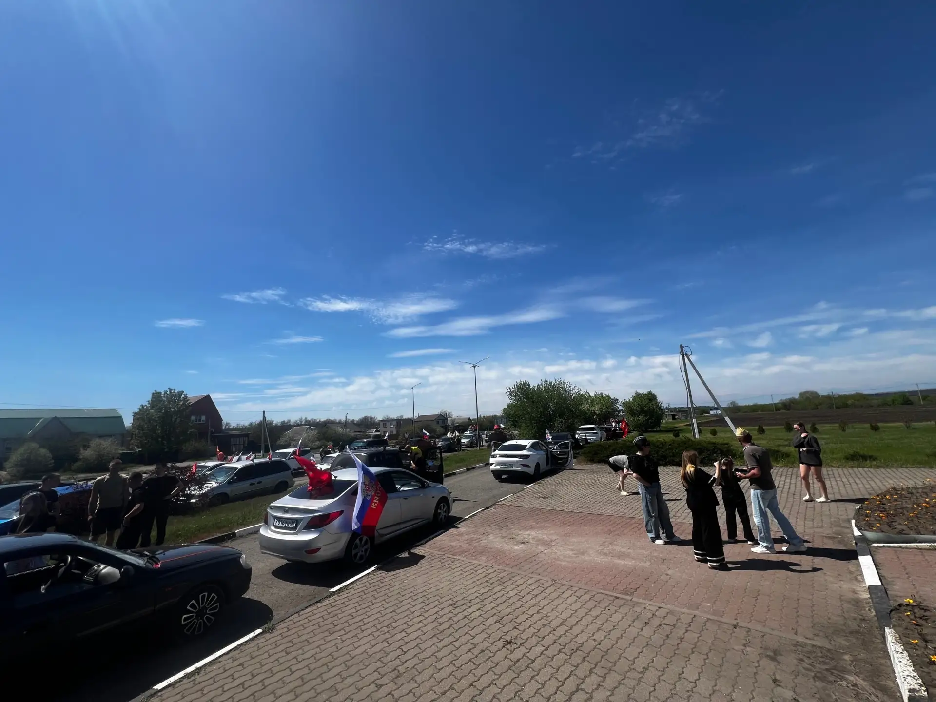 Еще  несколько фотографий и видео с пробега в Валуйках и старта колонны в Уразово.  Прислать новость