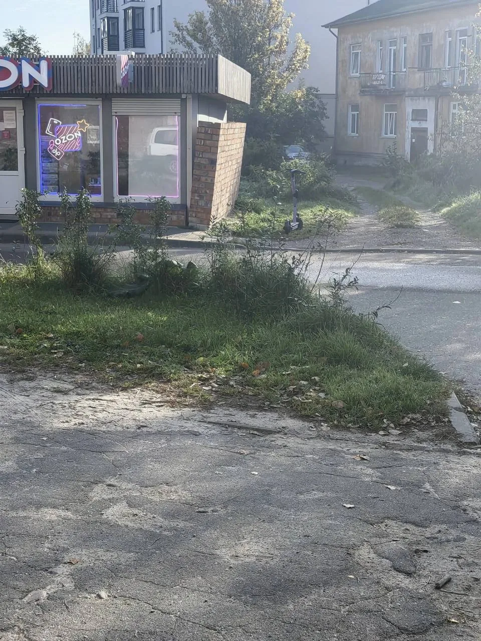 Ещё немножко, ещё чуть-чуть. И рухнет стена у Озона на ул. Победы. Как раз под ней люби...