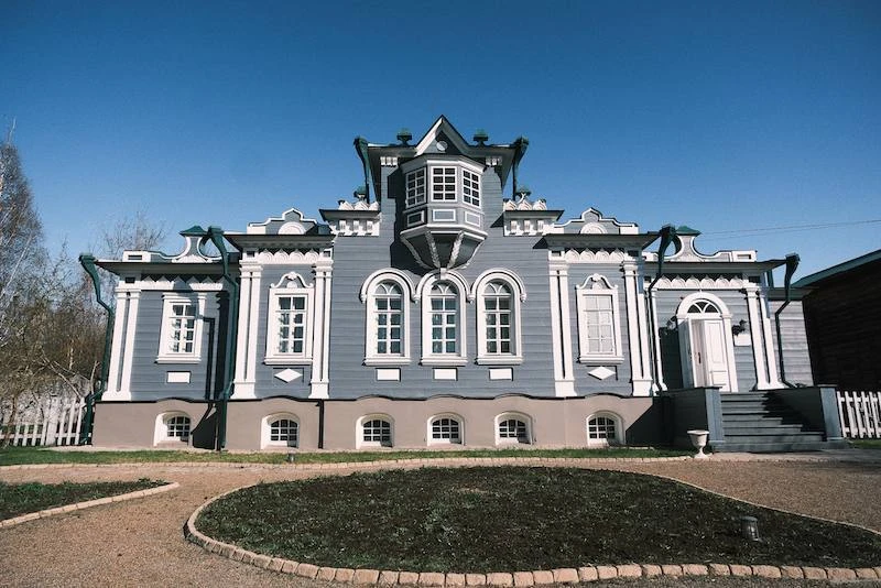 🏛️ В иркутском Музее декабристов появились «умные стикеры» для незрячих и слабовидящих посетителей
