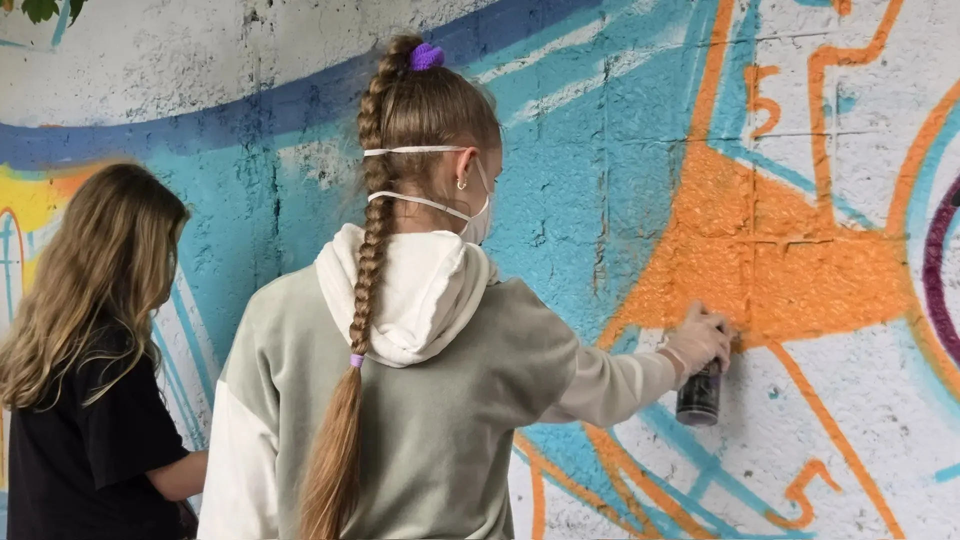 🎨 Яркая картина украсила Приморскую детскую библиотеку

Серая подпорная стена на проспекте 100-лети