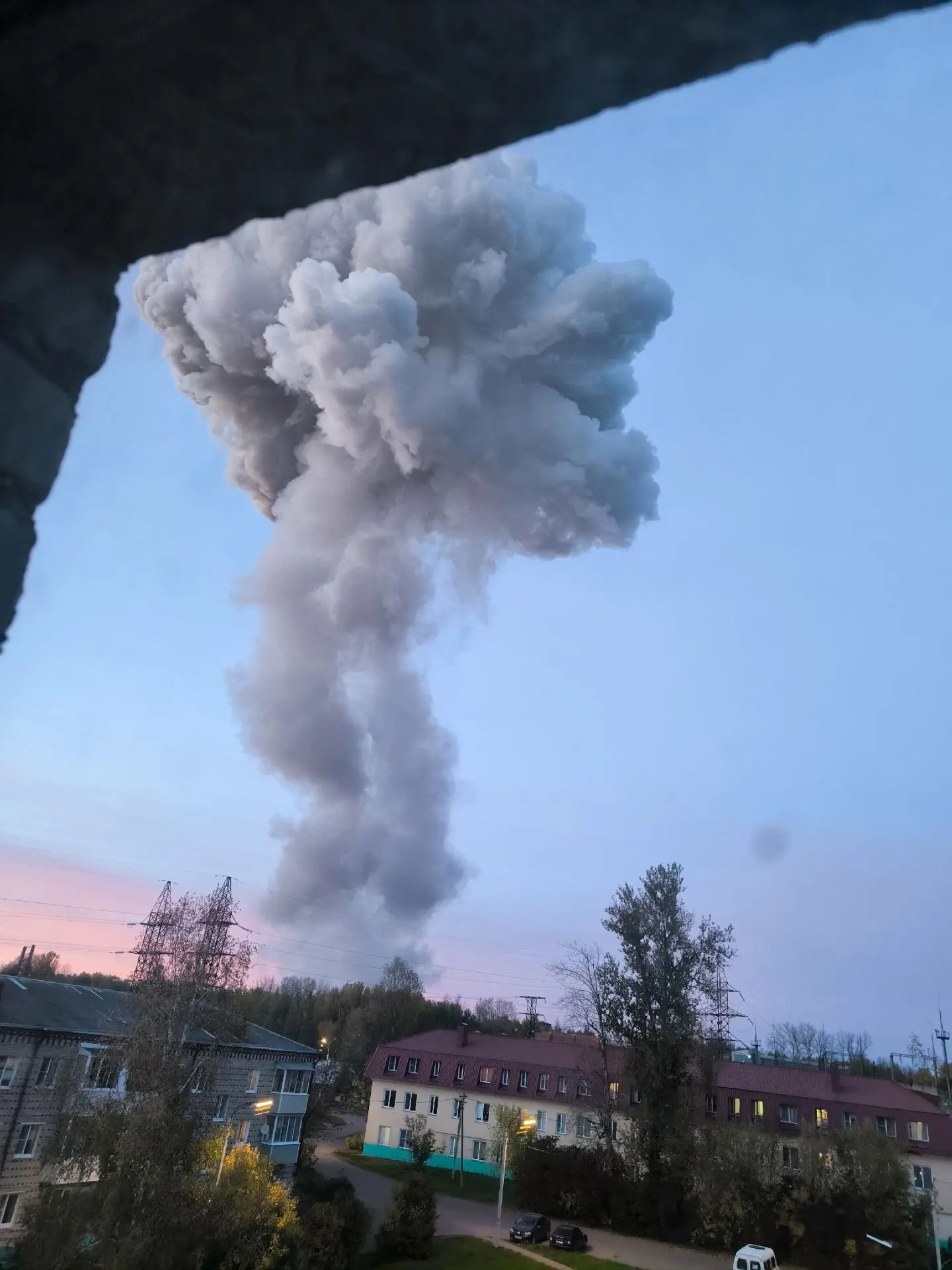 Второй погибший обнаружен при разборе завалов на месте пожара на химическом предприятии...