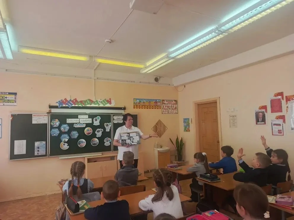 🚀 В нашей школе в преддверии Дня космонавтики прошли интересные мероприятия 🌌✨  Советники провели дл