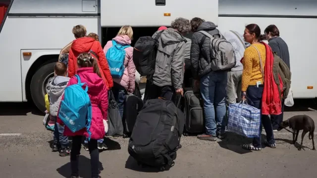 Переселенцы из Кременной на Украине — что скрывается за "красивыми" новостями