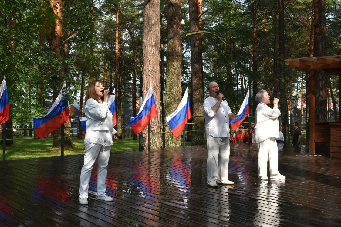 Ансамбль "Традиция" (руководитель Маргарита Керн) на муниципальном фестивале "Живи, Россия, здравств