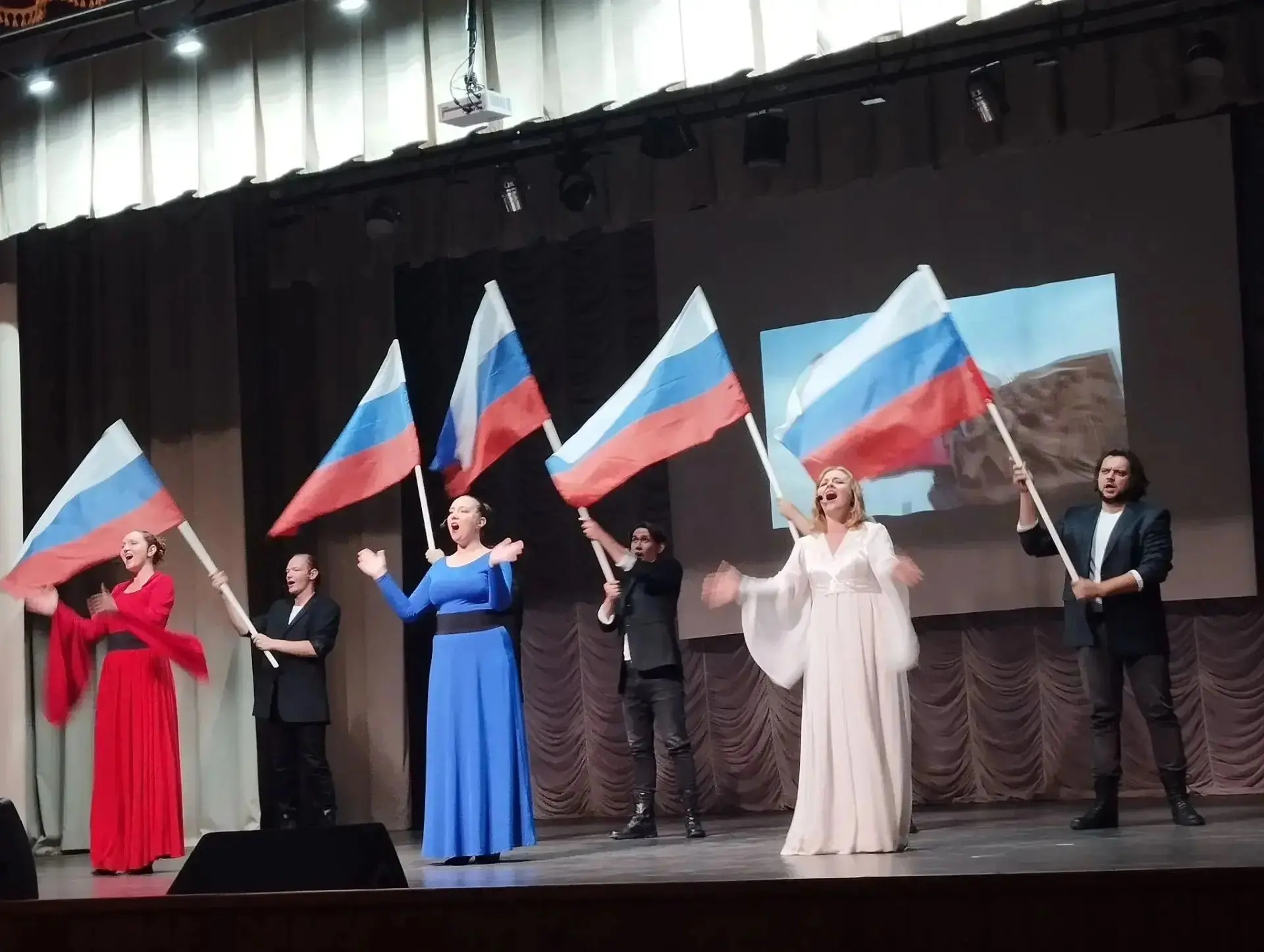🌟 В пгт Степное прошёл концерт «Родина моя» Саратовского областного театра оперетты!