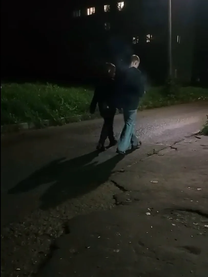 Чьи недоросли ходят по городу и стреляют везде.