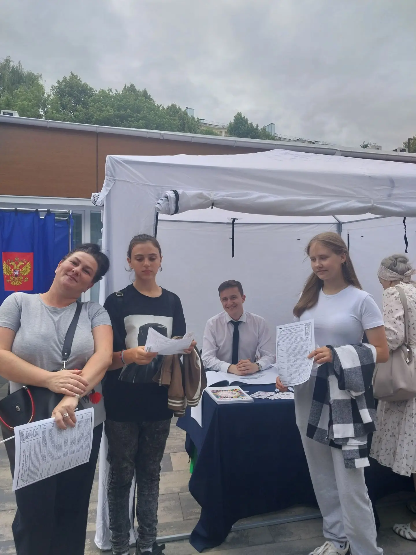 Ну какой же День молодёжи без Первых! Проголосовали за любимого писателя Орловщины, добавили ещё фот