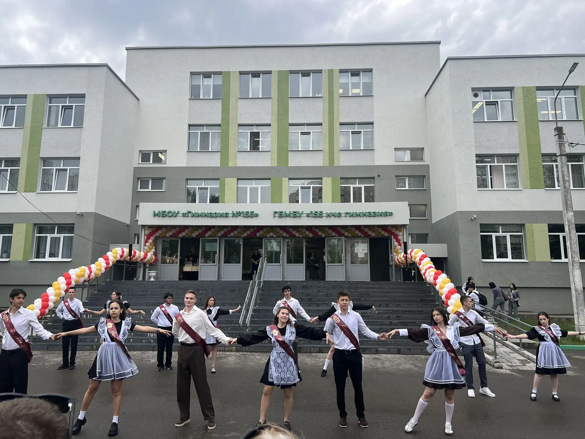 🔔Сегодня у наших одиннадцатиклассников прозвенел последний звонок. Грустно и радостно одновременно. 