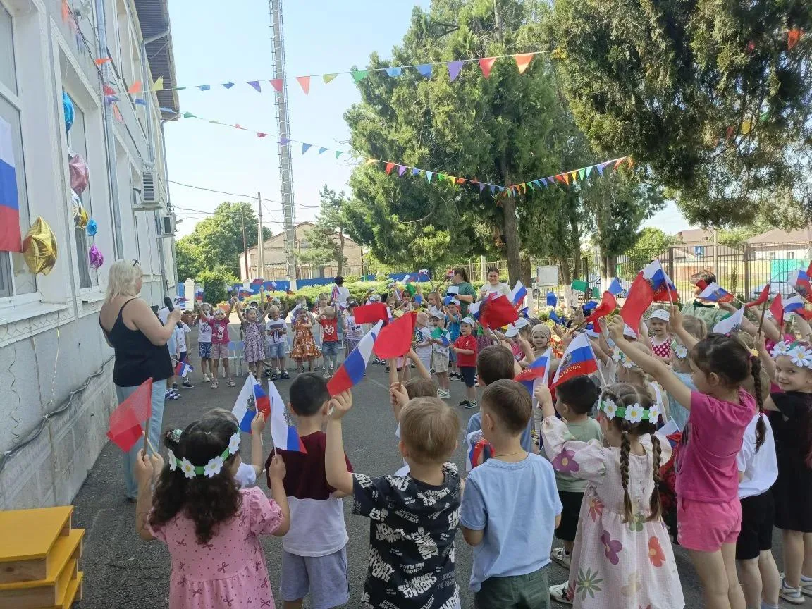 С Днём России! 
В преддверии государственного праздника — Дня России — в нашем детском саду прошло т