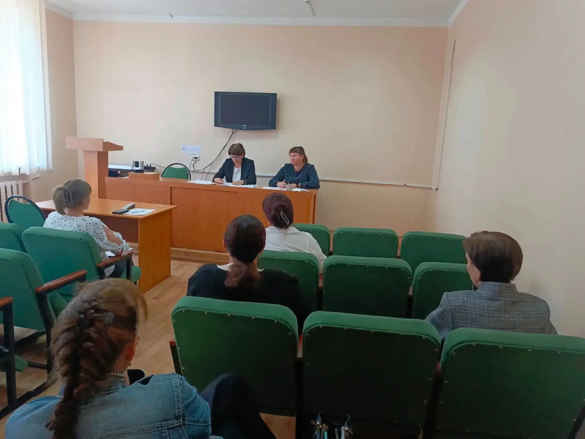⚡На комиссии по делам несовершеннолетних обсудили досуг подростков и профилактику право...
