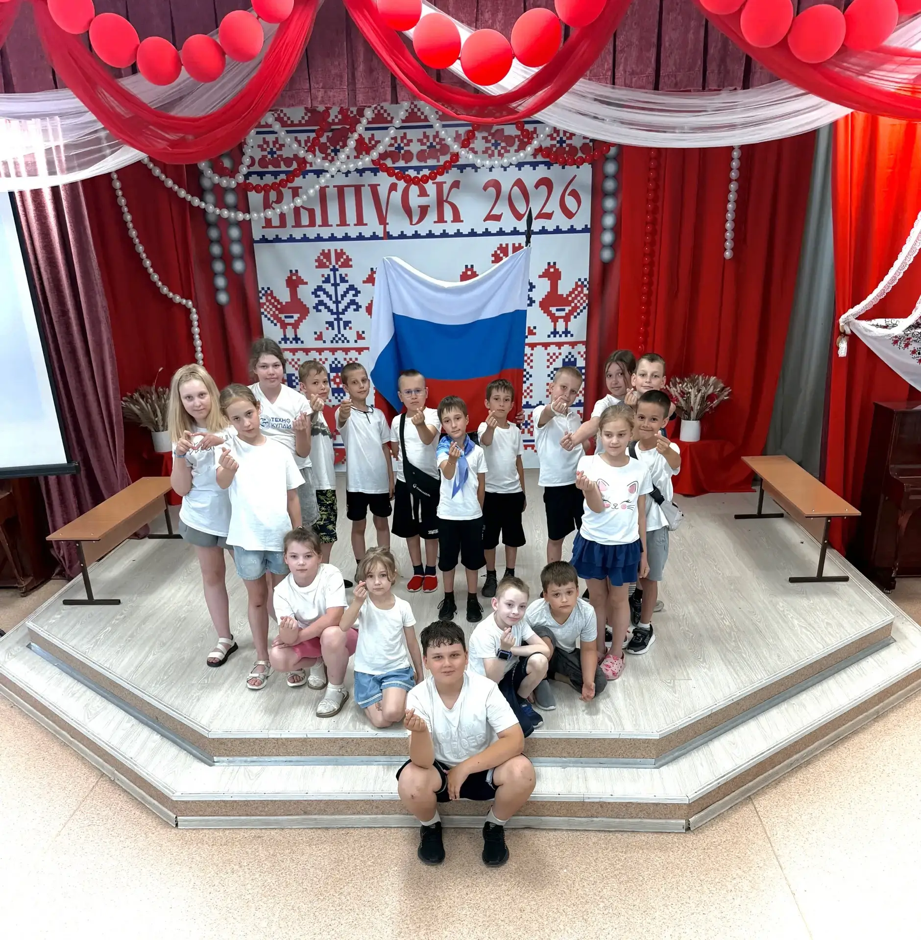 🦅 Гордимся нашими «Орлятами»!

Сегодня юные патриоты — участники смены «Орлята России» — приняли уч
