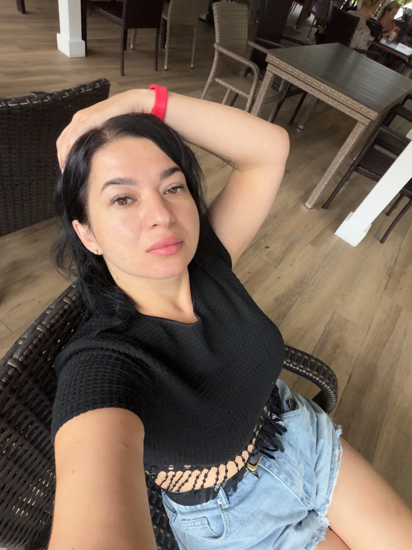 Ни одна женщина не даст мужчине покой, пока сама живет в режиме выживания.

Пока внутри тревога, она