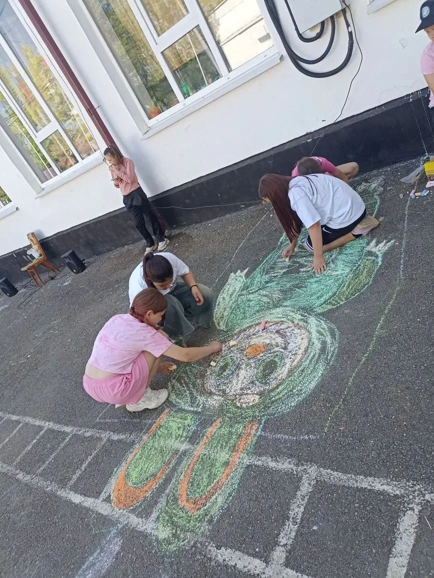 ☀️☀️☀️Яркие мелки, тёплое солнце и асфальт как холст! 🎨