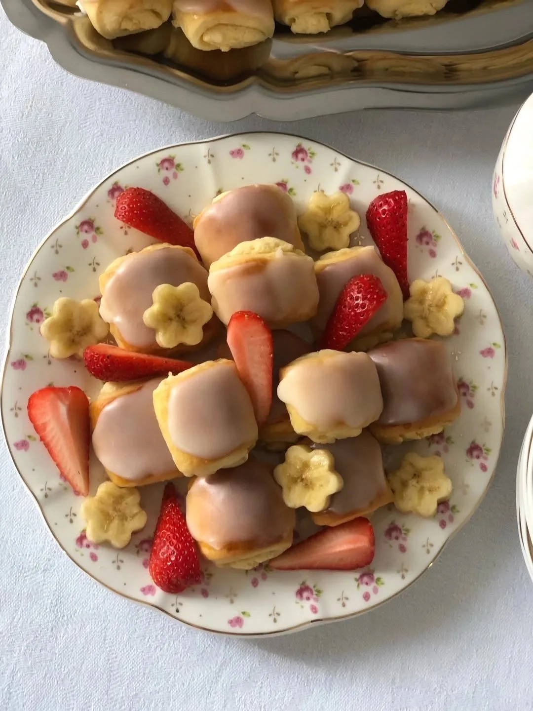 Дрожжевые булочки с творогом и глазурью🥐