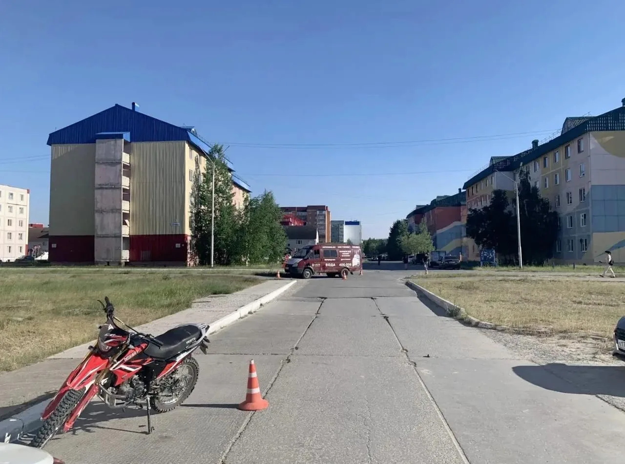 ❗️В Излучинске юный байкер попал под колёса.

14-летний парнишка на мотоцикле пошёл на обгон «Газели