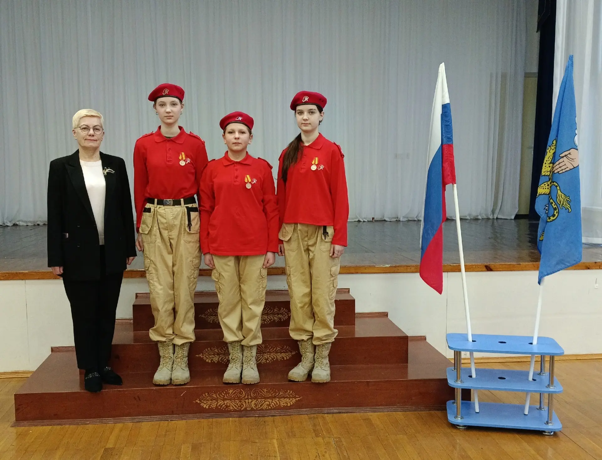 Каждое утро первого рабочего дня новой недели в МБОУ «СОШ № 24 имени Л.И. Малякова» становится особе