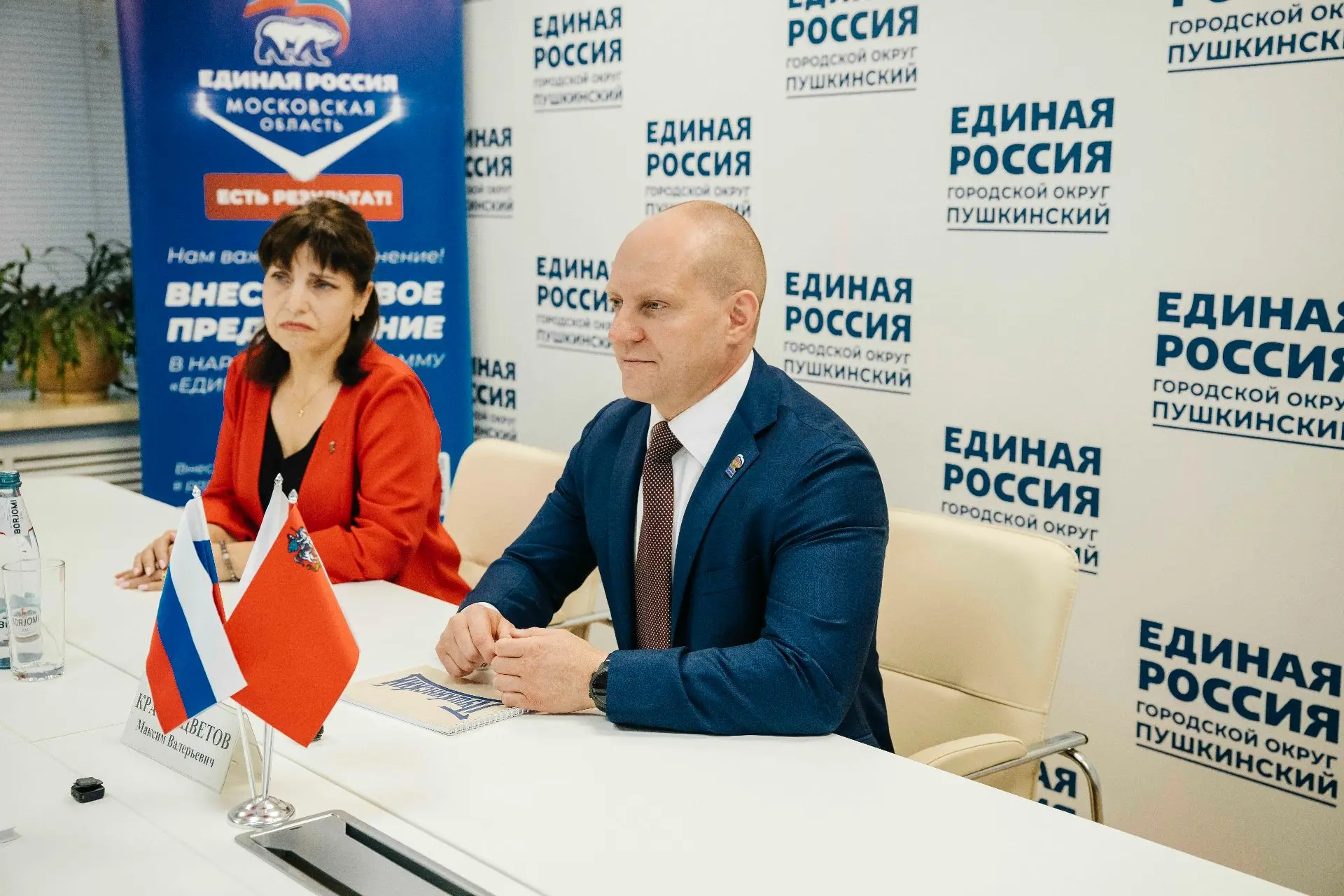 Провел личный прием граждан в местном отделении партии «Единая Россия». В ходе встречи ...