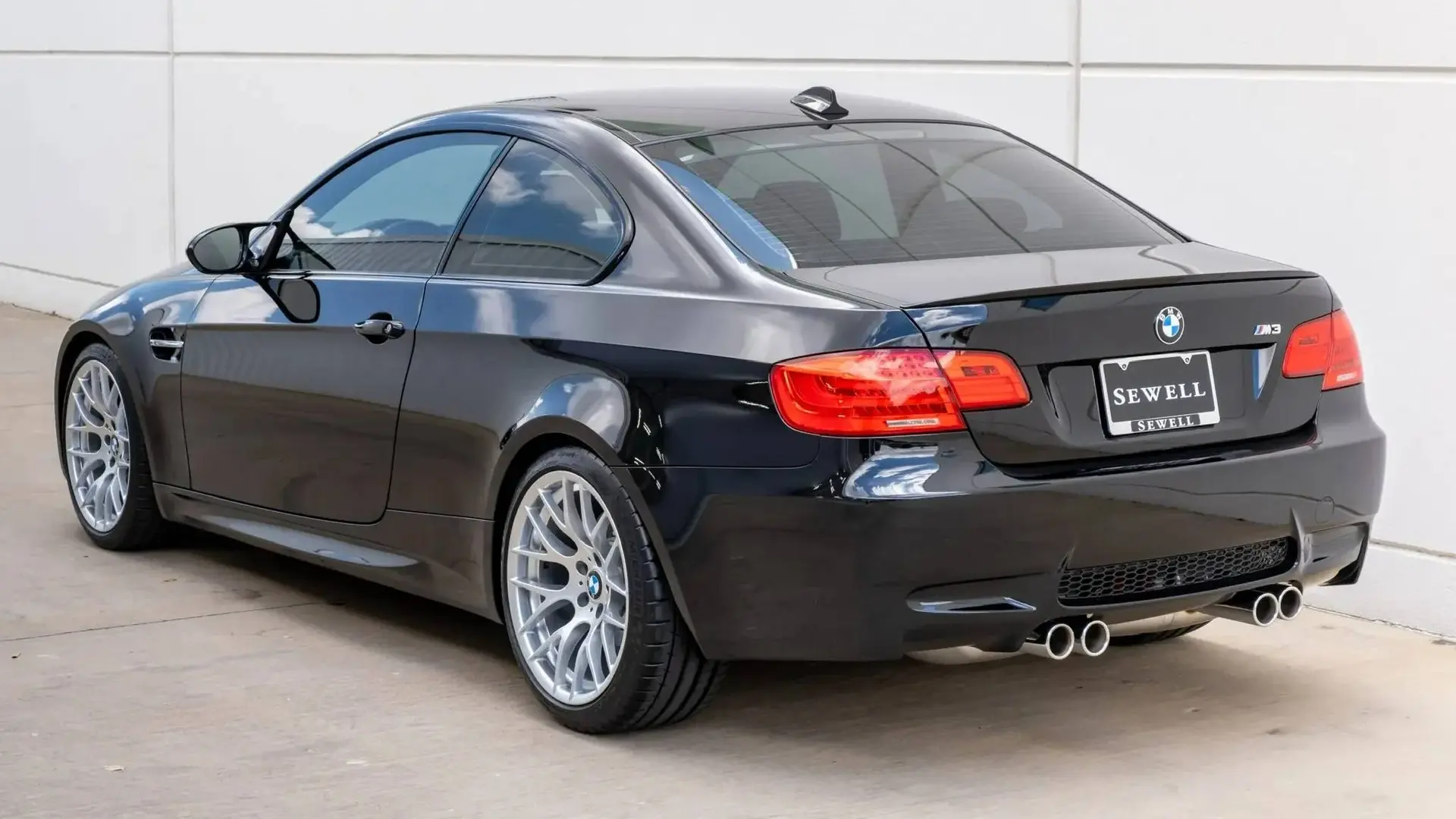 😍 15-летний BMW M3 продали на аукционе в США за $205,392 — в 2,5 раза дороже нового.  Купе 2011 года