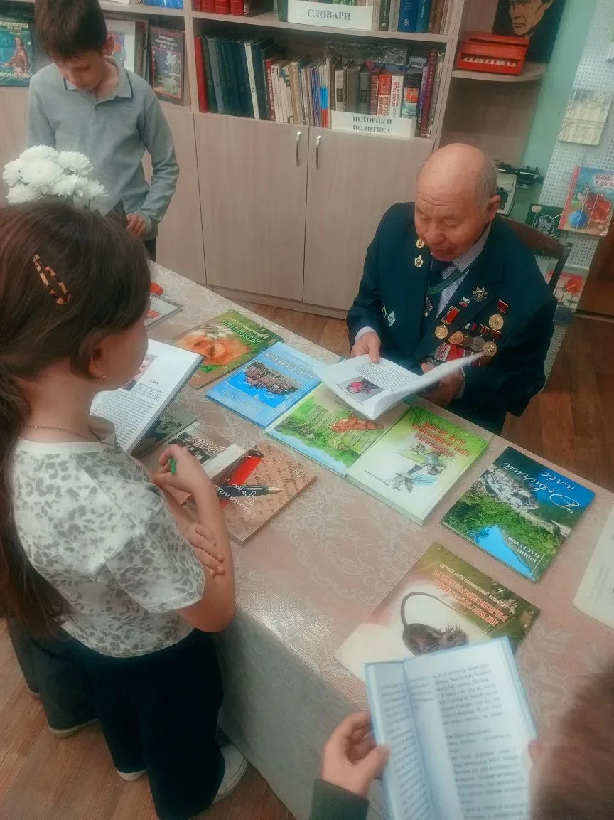 ✨ Вдохновляющая встреча с детским писателем ✨ 🤲 В нашей школе продолжается профориентационный месяц,