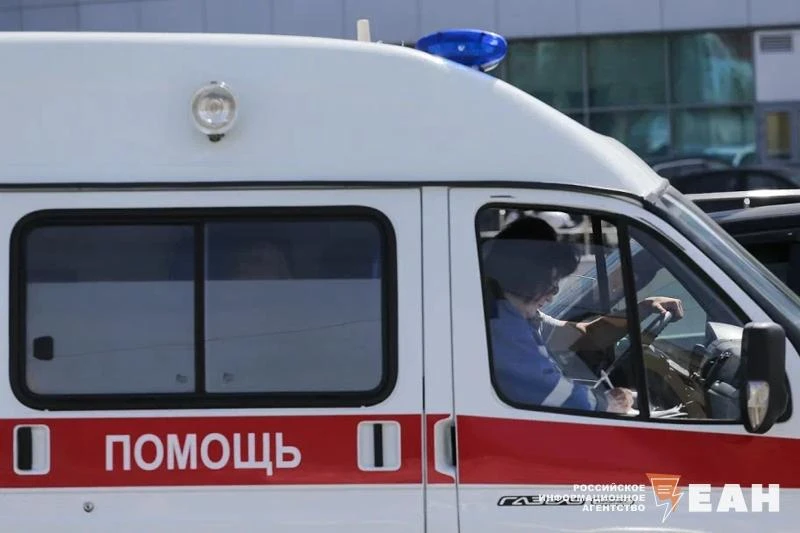 «Ревут и переживают за питомцев» — что происходит у дома, пострадавшего от БПЛА в Екате...