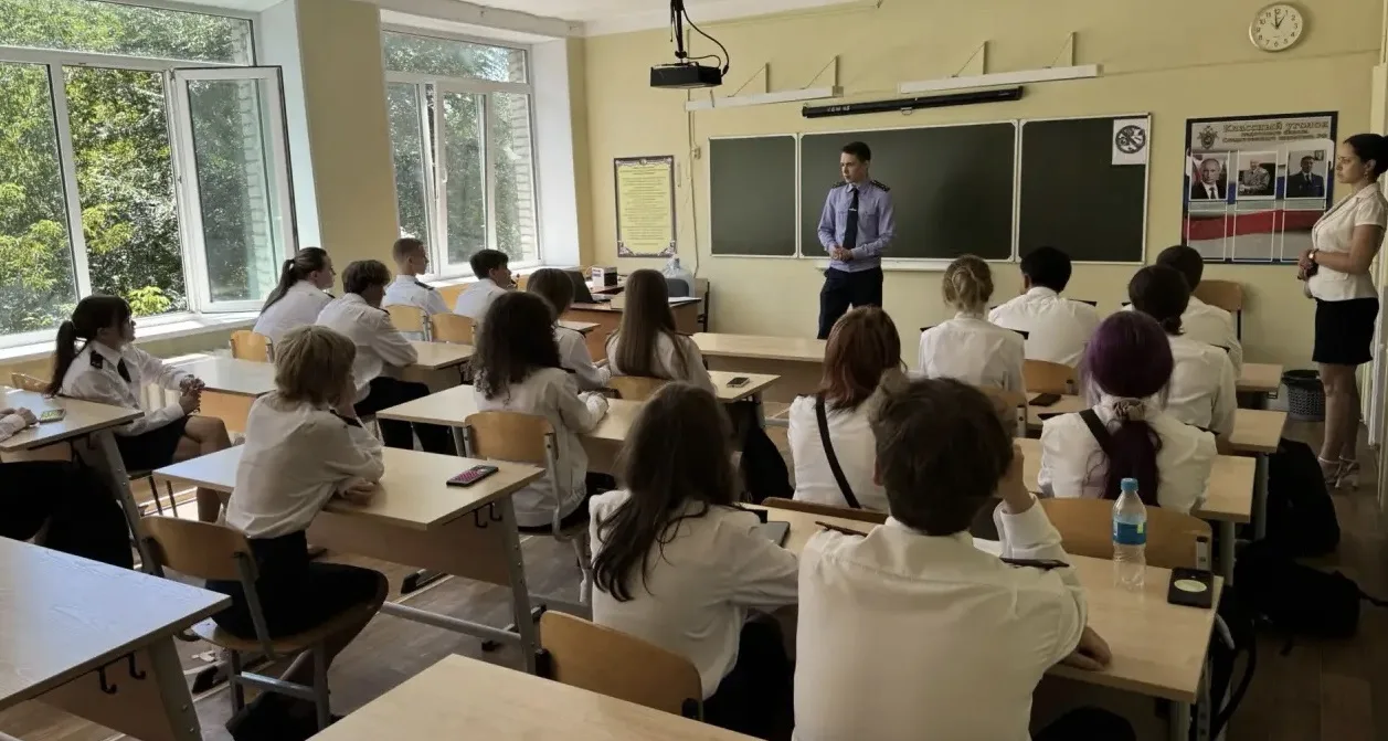 📕Следователь СК России провел профилактическую лекцию для кадетов во Владивостоке