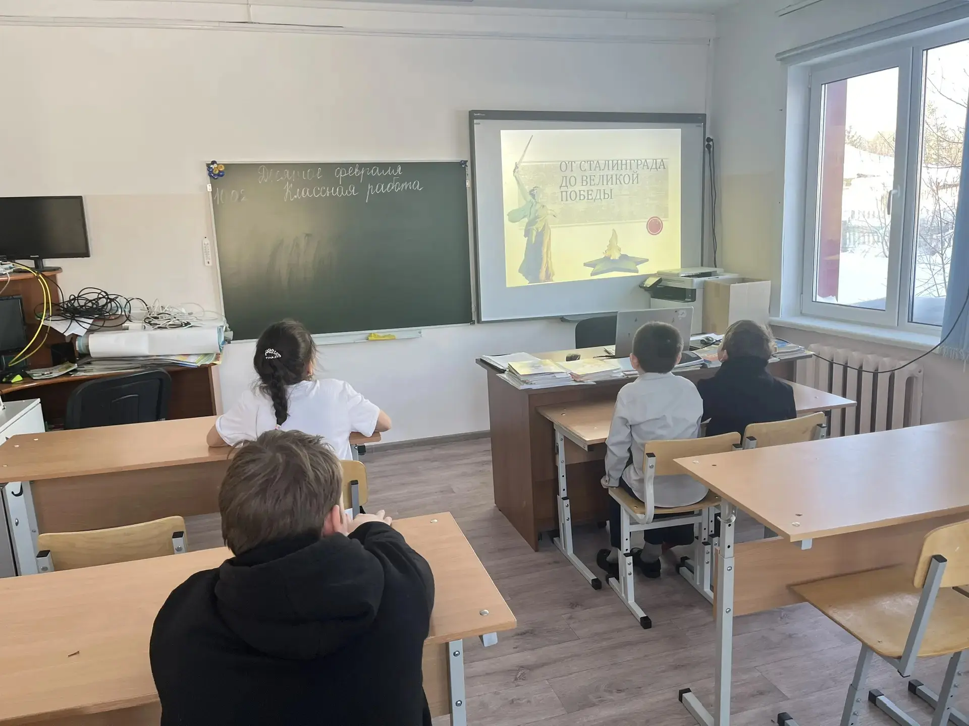 В рамках патриотического месячника был проведен классный час среди начальных классов на...