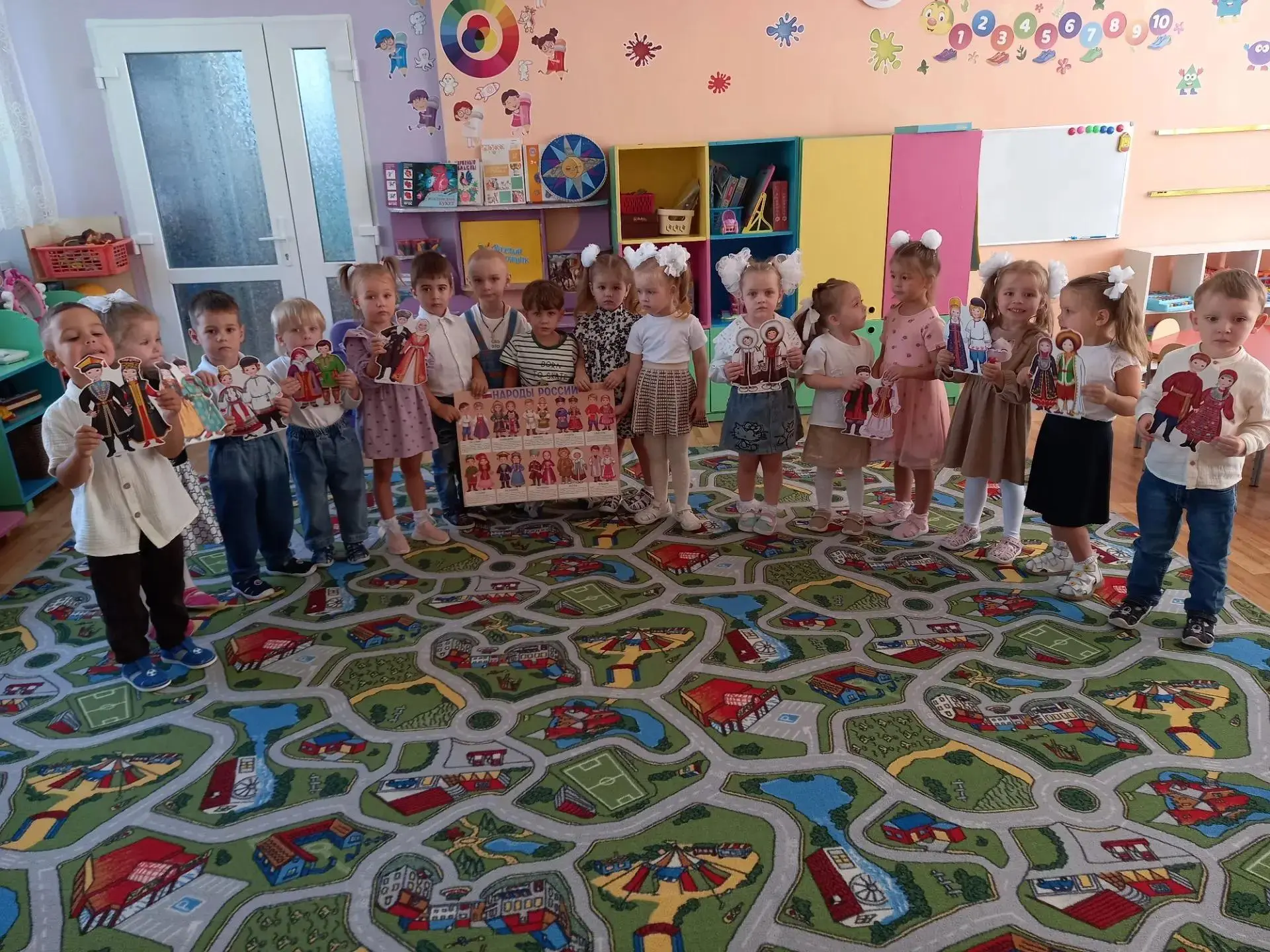 Есть у нас немало славных