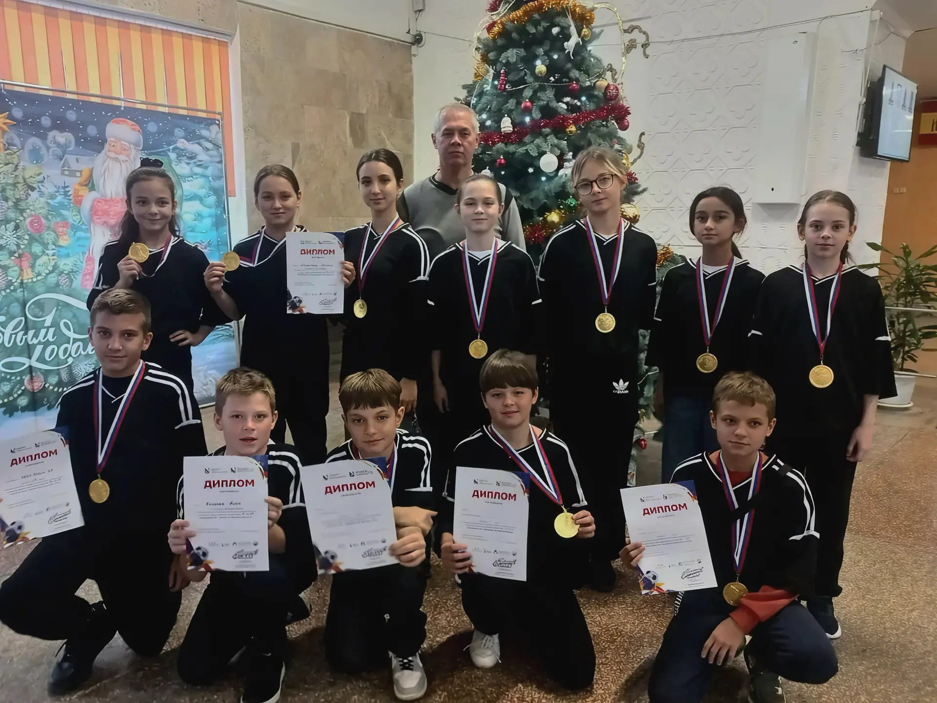 🏆 Гордимся нашими чемпионками и чемпионами  ⚽️Наши девочки и мальчики из команд 2014-2015 года рожде