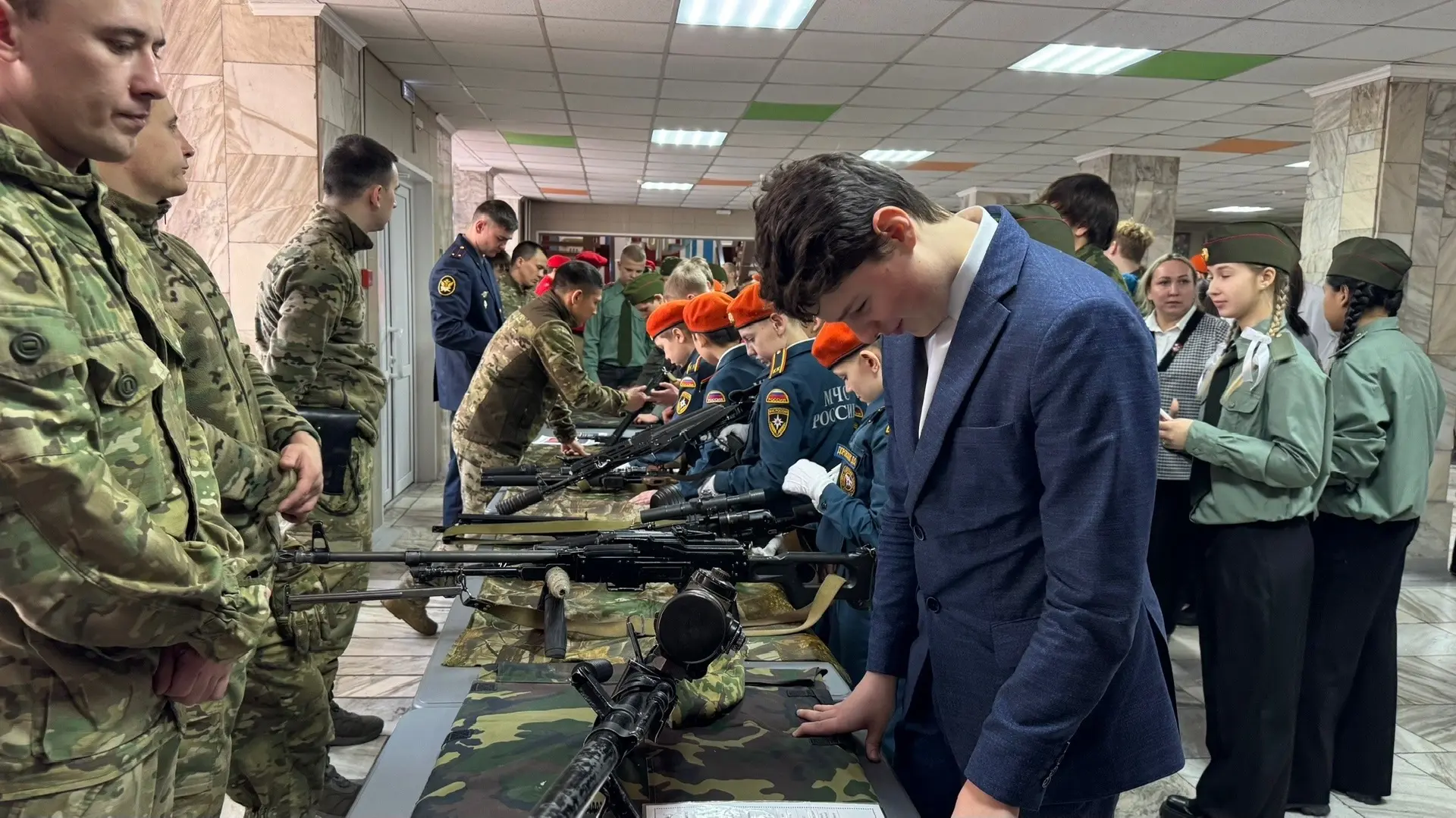Сегодня наши  активисты вместе с Педагогом‑организатором ОБЗР и Советником директора по воспитанию п
