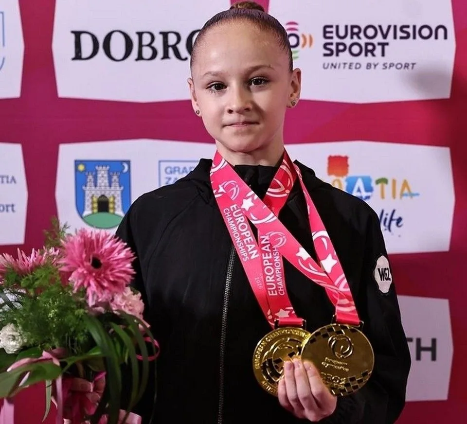 Полина Дмитриева стала чемпионкой Европы по спортивной гимнастике. Что известно про юни...