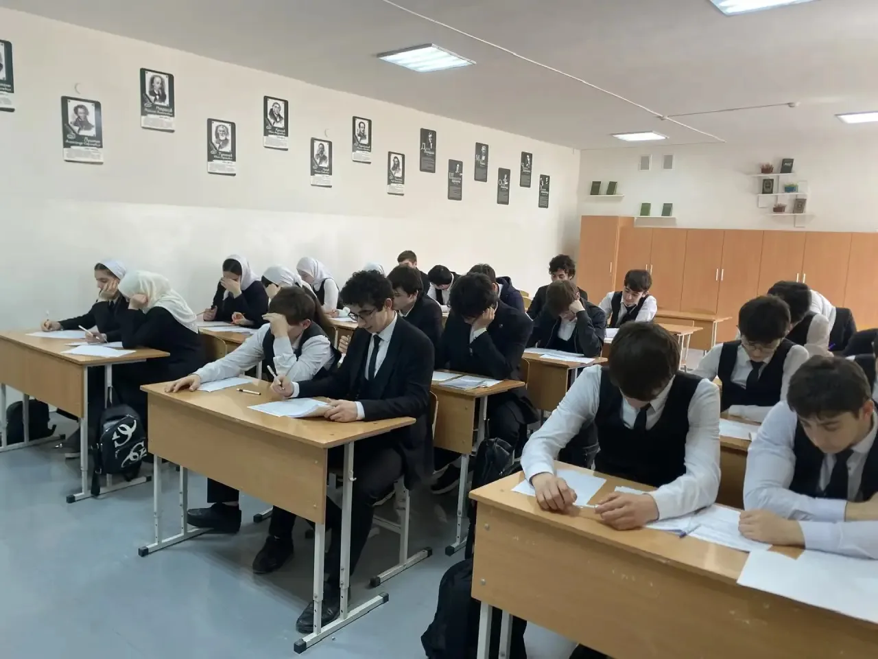 Годовая контрольная работа по английскому языку в 10-х классах.