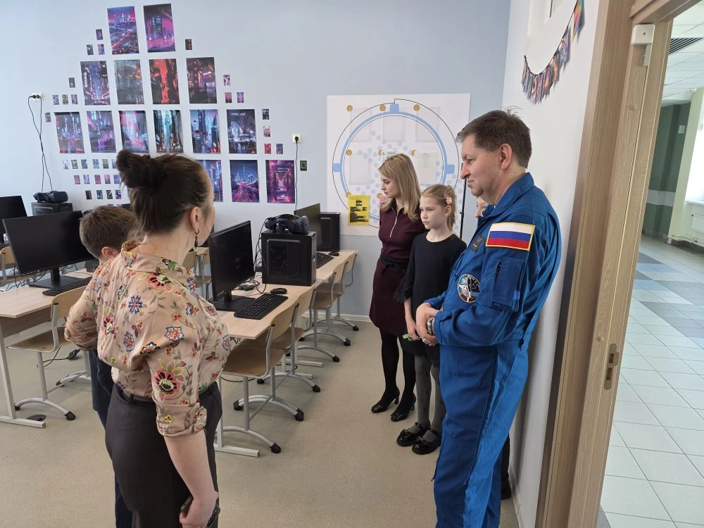 В ГБОУ школа №525 с углубленным изучением английского языка имени Дважды Героя Советского союза Г. М