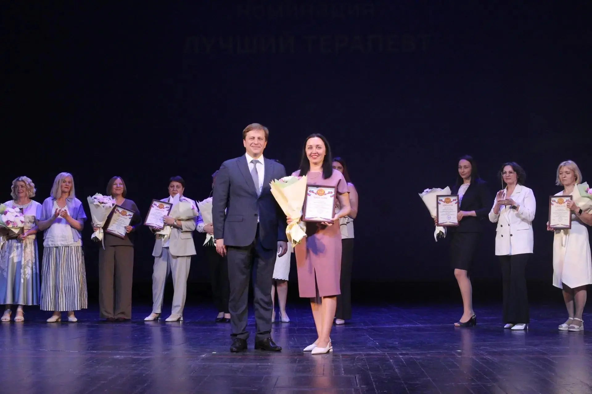 Поздравляем наших коллег с заслуженными наградами! 🏆

18 июня в Алтайском краевом театре драмы имен