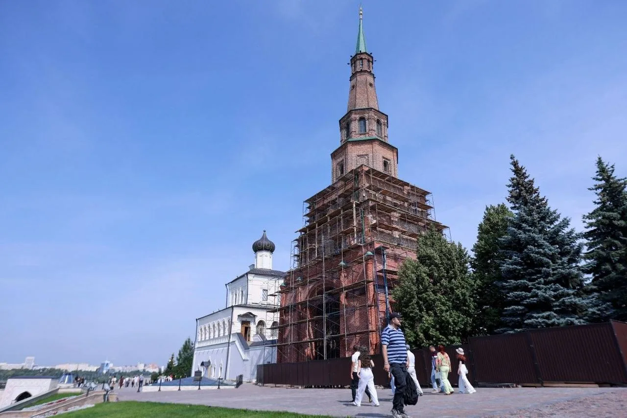 Туристов в башню Сююмбике пока пускать не будут.