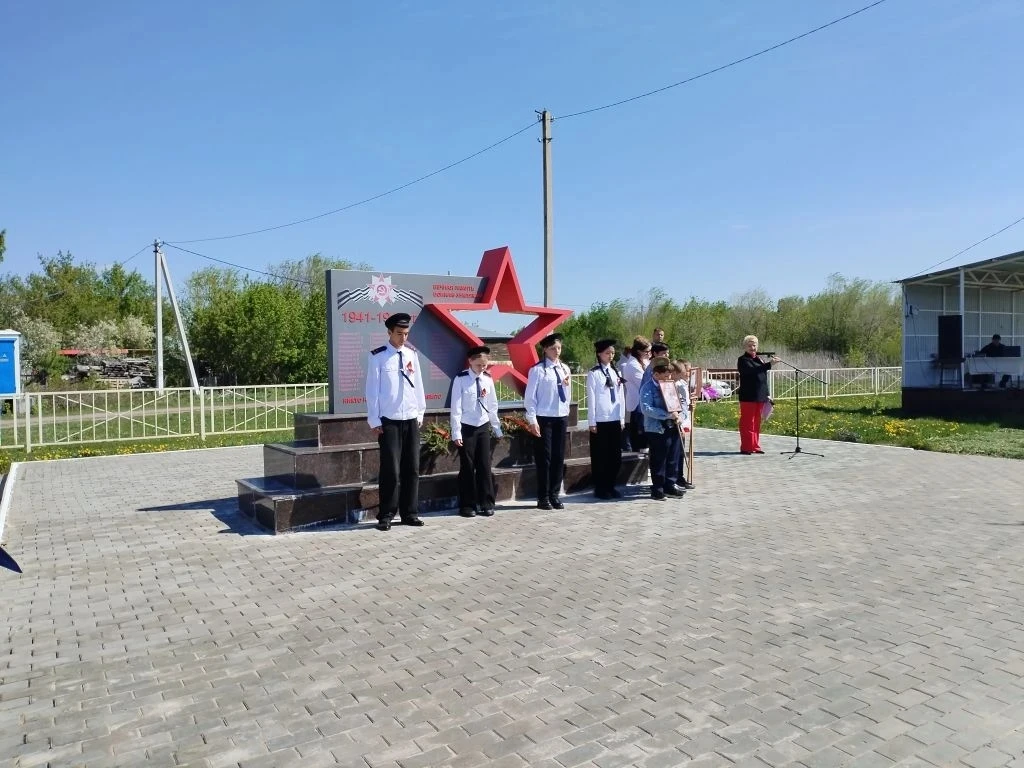 🇷🇺 Память сильнее времени: Пост №1 у Обелиска