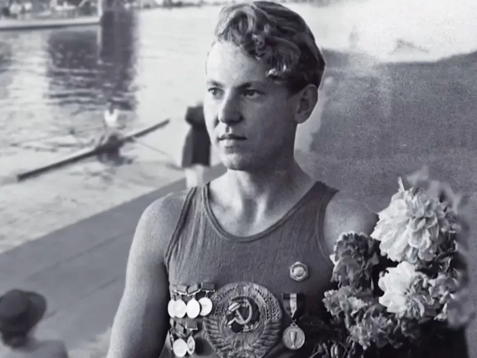 Юрий Тюкалов: первый советский олимпийский чемпион  В 12 лет он дежурил на мостовых Ленинграда после