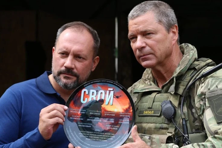 Актер Сергей Маховиков и замполит ЦСН "Барс-Сармат" Артем "Неман" Артемов на старте съёмки фильма "С