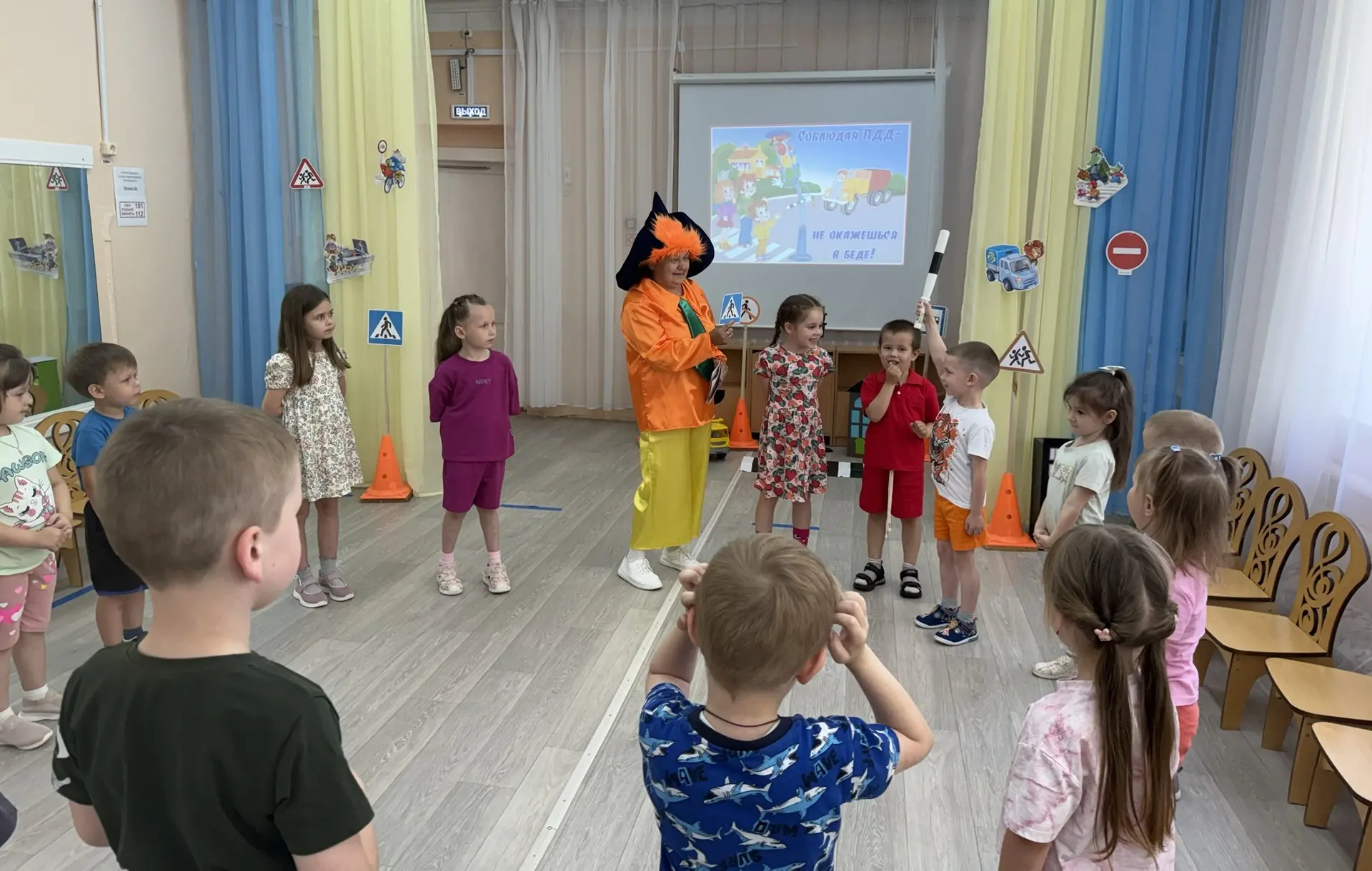 🚦Развлечение «Поможем Незнайке выучить ПДД!»🚦👮‍♀️🚓

🔴В нашем детском саду было очень шумно, вес