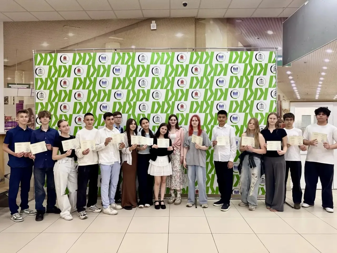 📢Первый шаг в профессию: вручение свидетельств будущим агентам пассажирских перевозок📢