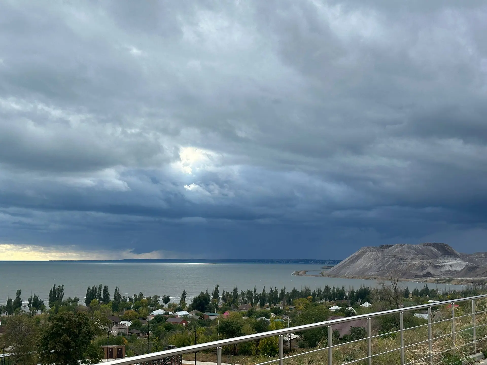 Вид хороший, если бы не шлаковая гора 🏔️❤️