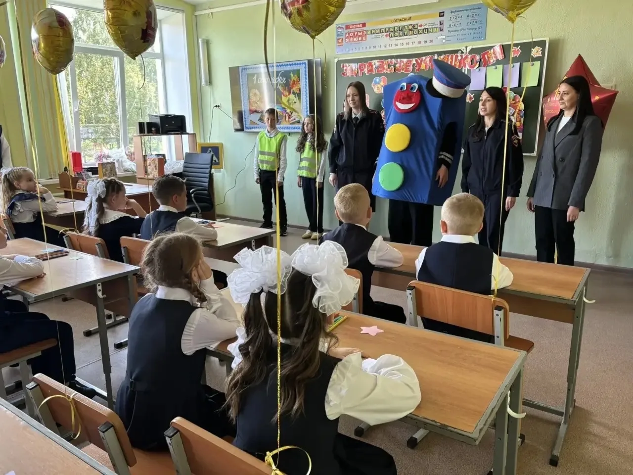 🚨Госавтоинспекция Златоуста и Дворец детского творчества провели для первоклассников п...