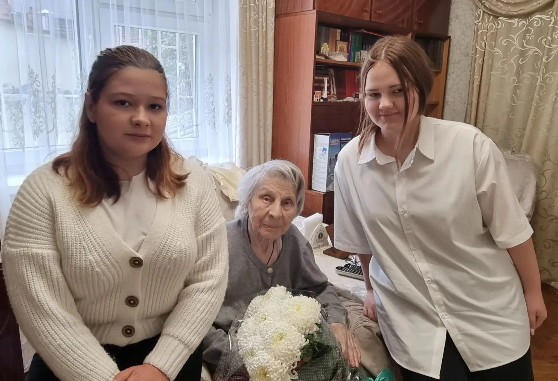 💐 Связь поколений: студенты первого курса ПД-1/2 Северо-Осетинского педагогического ко...