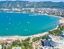 🌊 В Геленджике в разгаре бархатный сезон: отели на сентябрь забронированы почти на 70%.