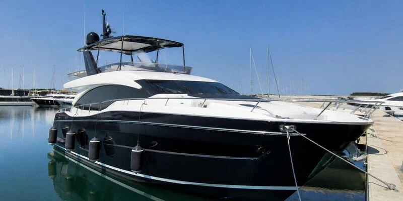 🚢 Итальянская яхта длиной 21 метр выставлена на продажу
В Казани на одном из сайтов с объявлениями 