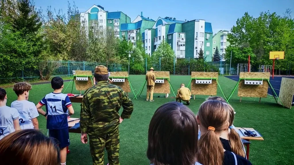🏃‍♂️💥 Один промах — и ещё круг! В школе прошёл настоящий биатлон на скорость, выдержку и точность  ❄