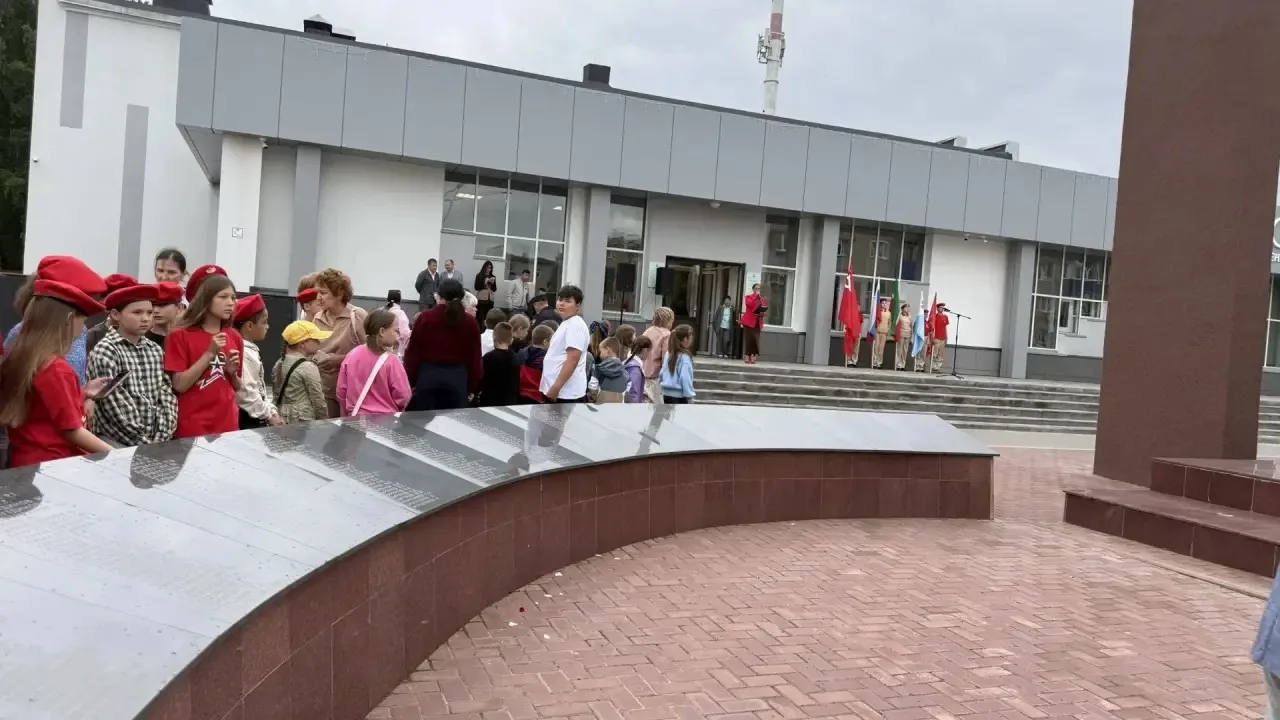 22 июня — День памяти и скорби.
Сегодня воспитанники пришкольного лагеря вместе с директором нашего 